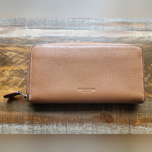 Coach x Keith Haring "Heart" Long Wallet. Beautiful and Hard To Find! - Picture 2 of 7